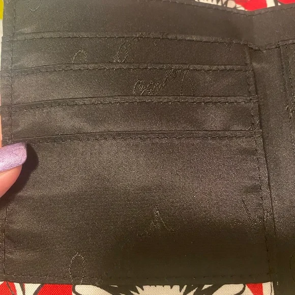 🎈🎈S O L D 🎈🎈👍👍 Vera Bradley Floral Red Black and White Quilted Wallet - Picture 11 of 12